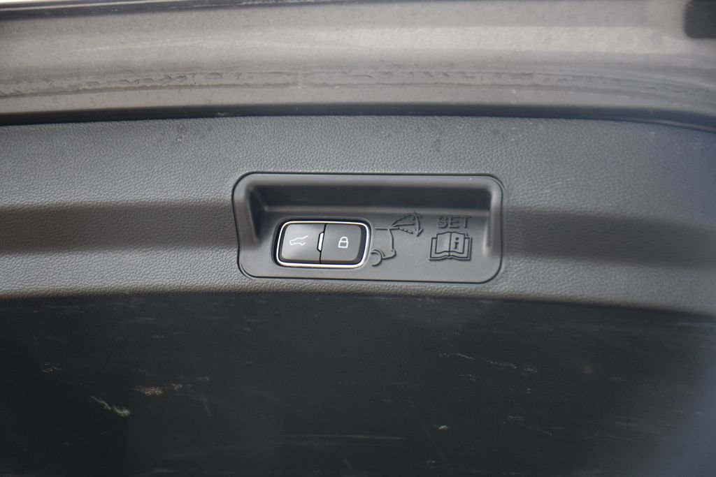 Used 2023 Ford Explorer XLT w/ Equipment Group 202A AWD/4WD image 19
