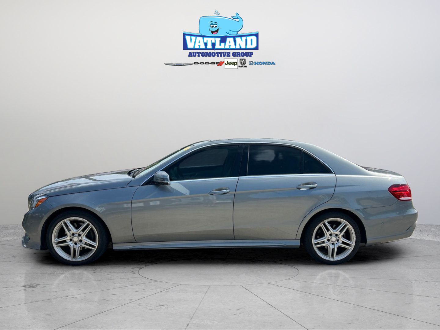 Used 2014 Mercedes-Benz E 350 Sedan image 2