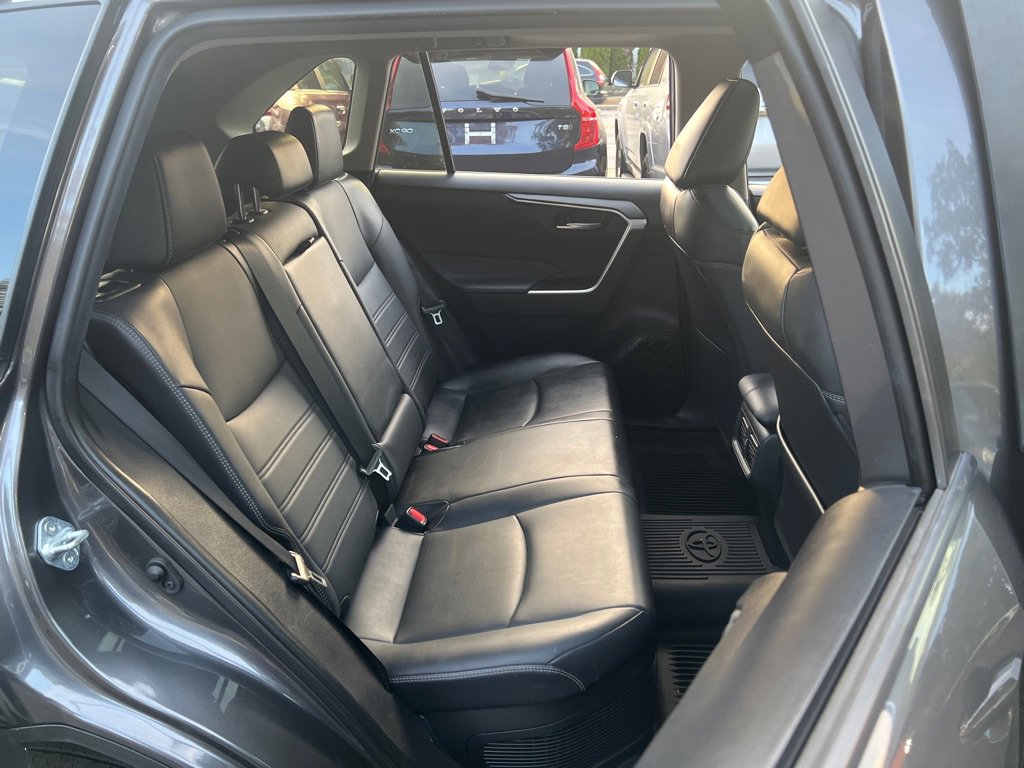 Used 2021 Toyota RAV4 XLE Premium image 19