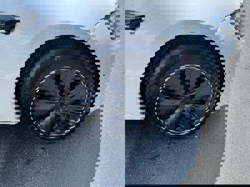 Used 2022 Tesla Model S Plaid image 11