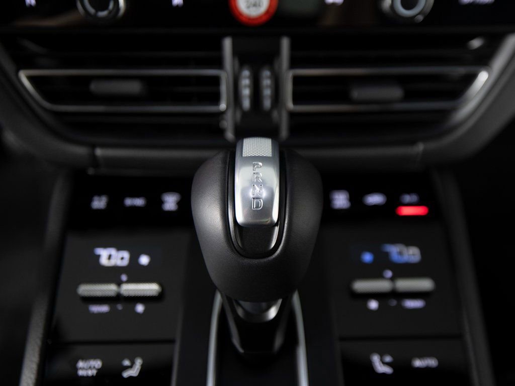 Certified 2025 Porsche Macan image 27