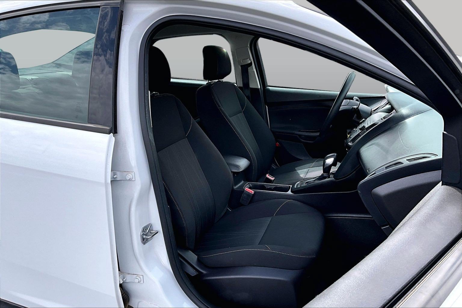 Used 2018 Ford Focus SE FWD image 7