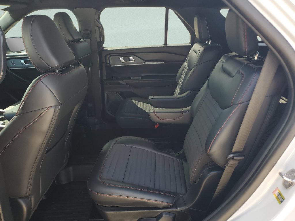 Used 2026 Ford Explorer ST-Line w/ ST-Line Street Pack RWD image 10