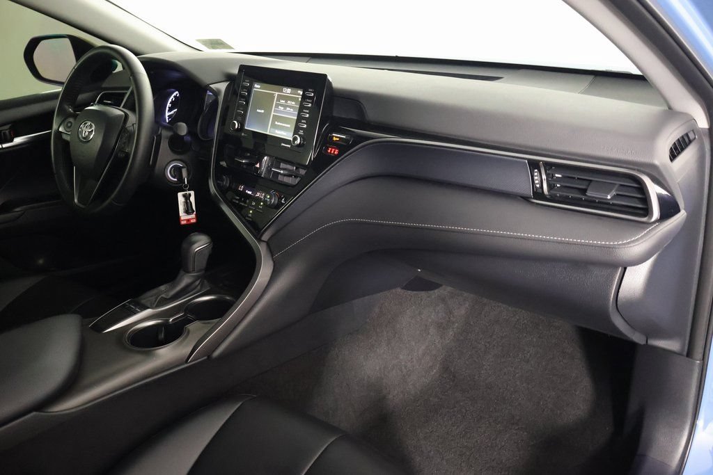 Used 2023 Toyota Camry SE FWD image 9