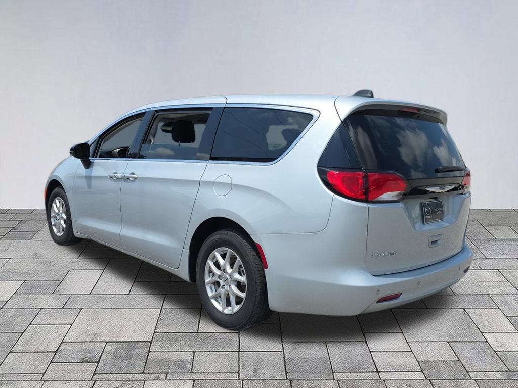 Used 2024 Chrysler Voyager LX FWD image 5