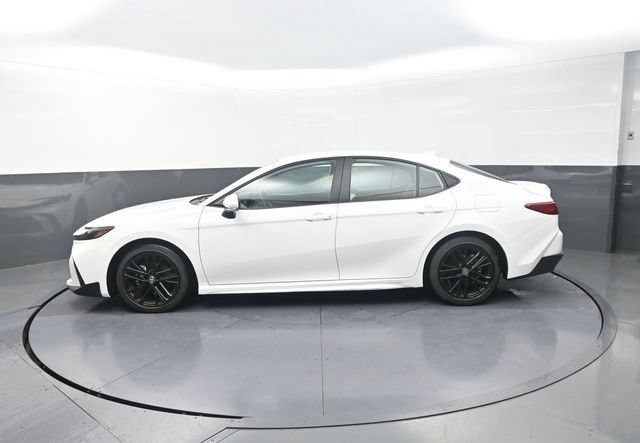 Used 2026 Toyota Camry SE FWD image 4