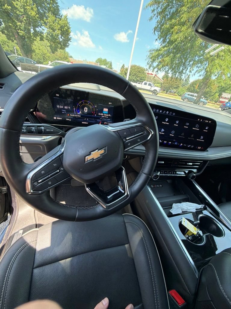 Used 2025 Chevrolet Suburban Premier AWD/4WD image 21