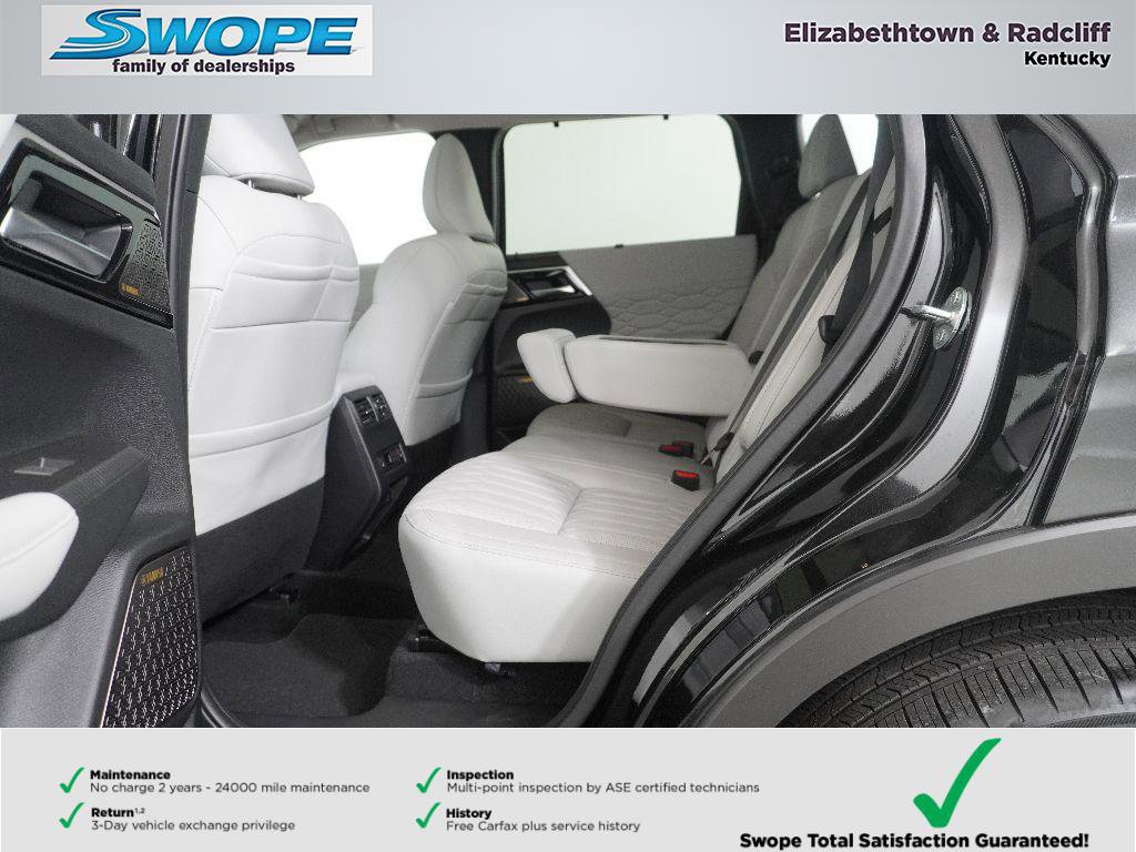 Used 2025 Mitsubishi Outlander AWD image 11