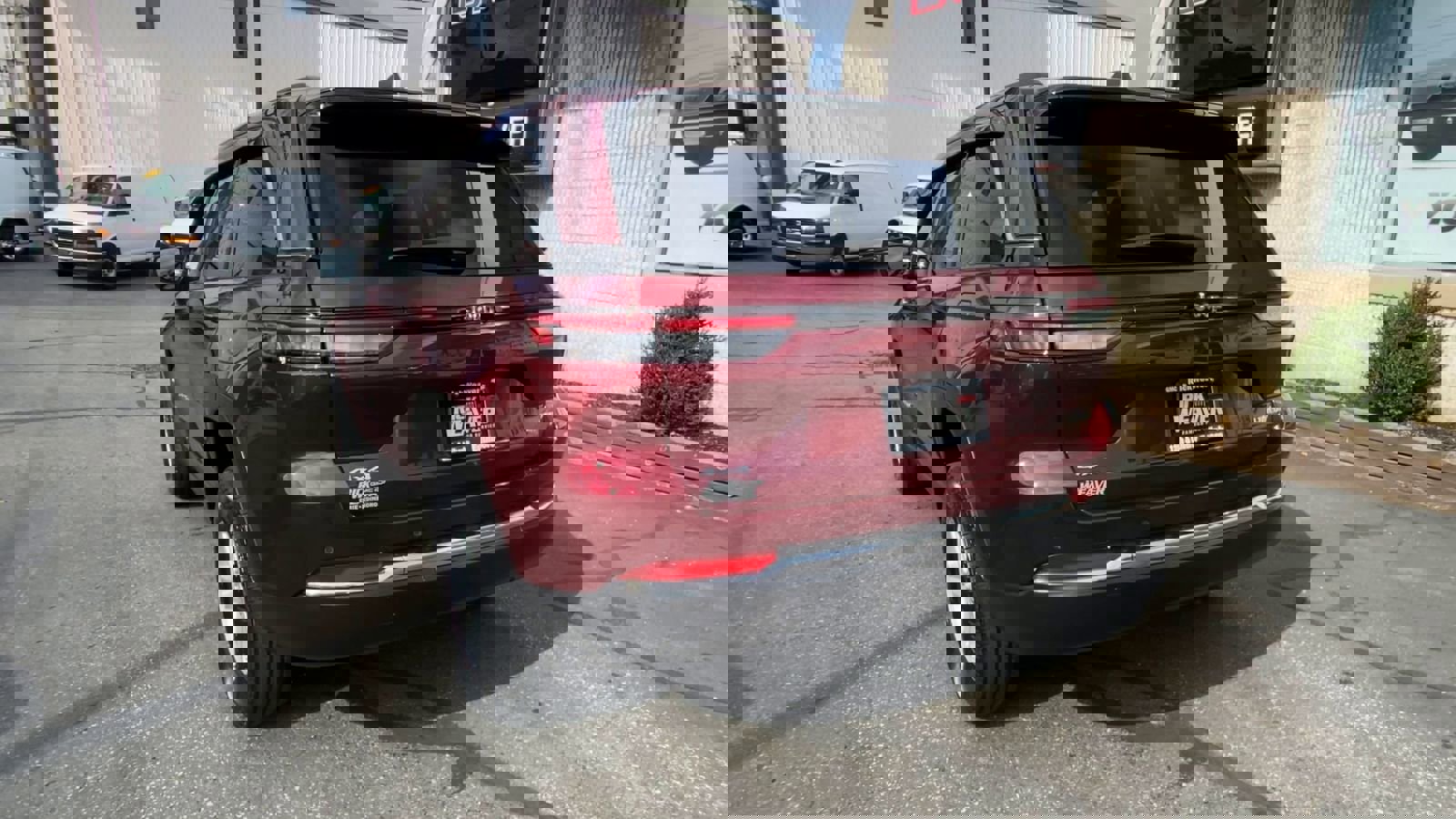 Used 2023 Jeep Grand Cherokee Laredo image 39