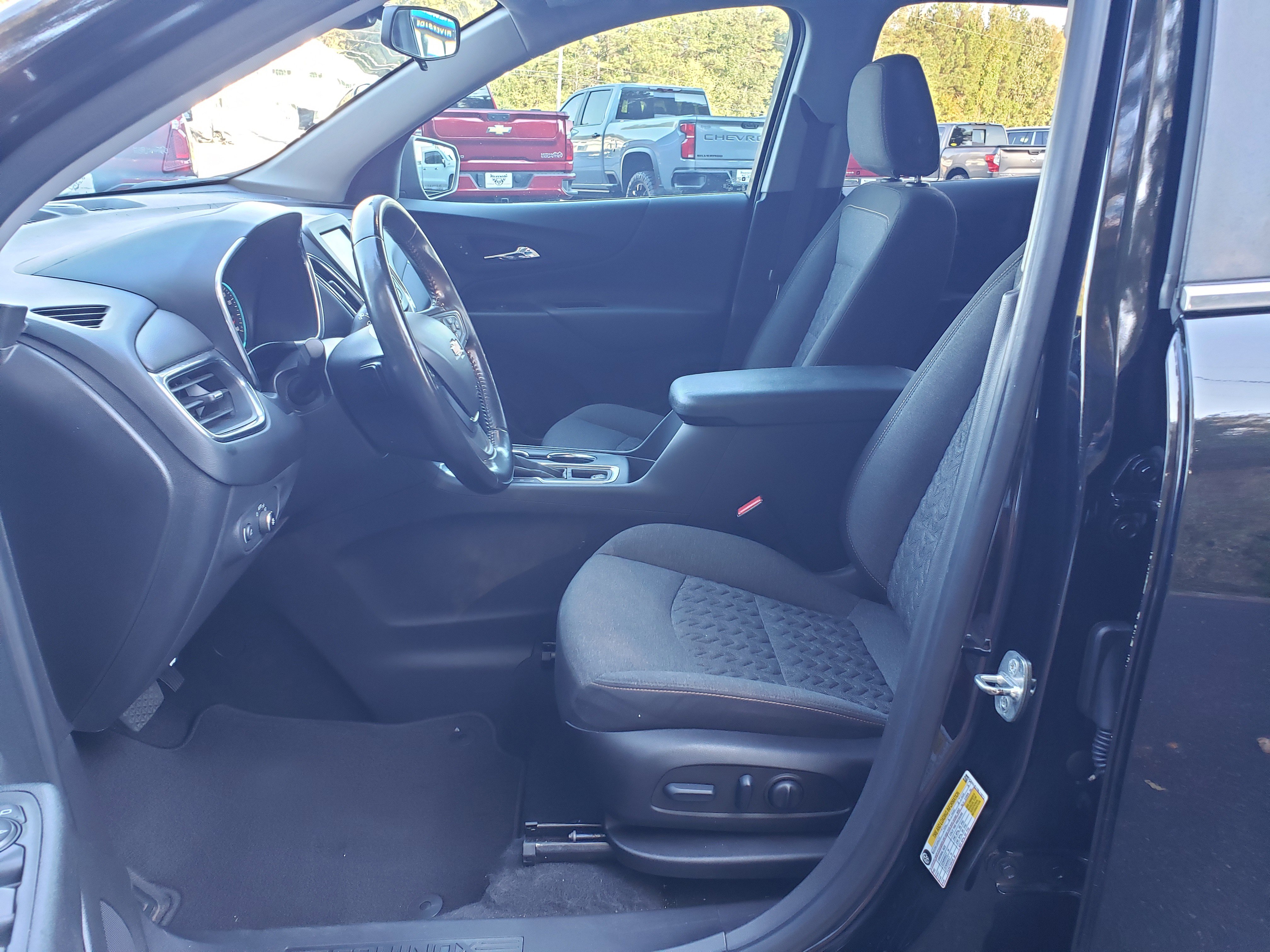 Used 2022 Chevrolet Equinox LT w/ Driver Convenience Package image 26