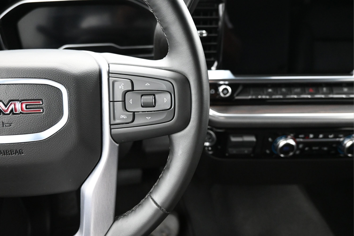 Used 2025 GMC Sierra 1500 SLT RWD image 18