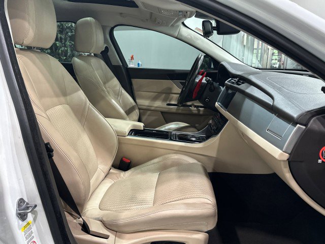 Used 2017 Jaguar XF Prestige AWD/4WD image 38