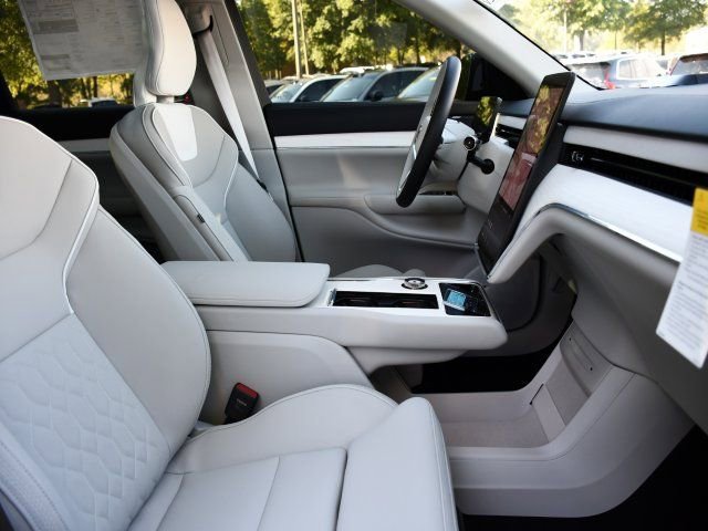 New 2025 Volvo EX90 Ultra w/ Protection Package Premier image 31