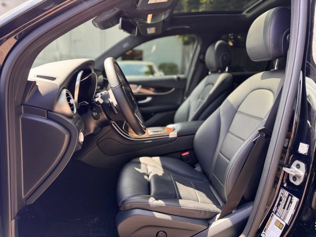 Used 2021 Mercedes-Benz GLC 300 4MATIC image 17