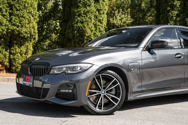 Used 2022 BMW 330e w/ M Sport Package RWD image 3