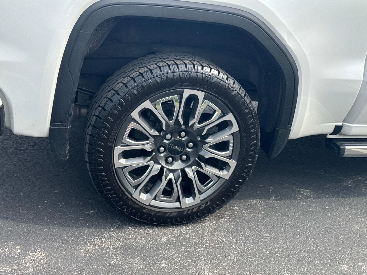 Used 2023 GMC Sierra 1500 Denali Ultimate AWD/4WD image 11
