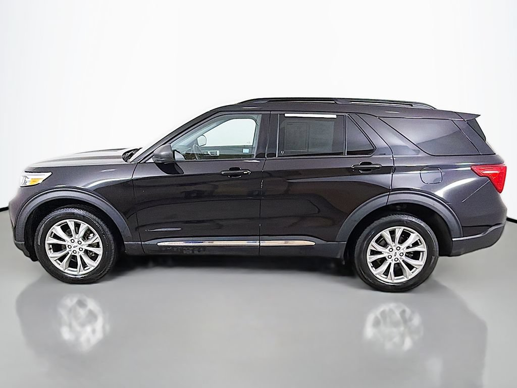 Used 2024 Ford Explorer XLT w/ Equipment Group 202A AWD/4WD image 14