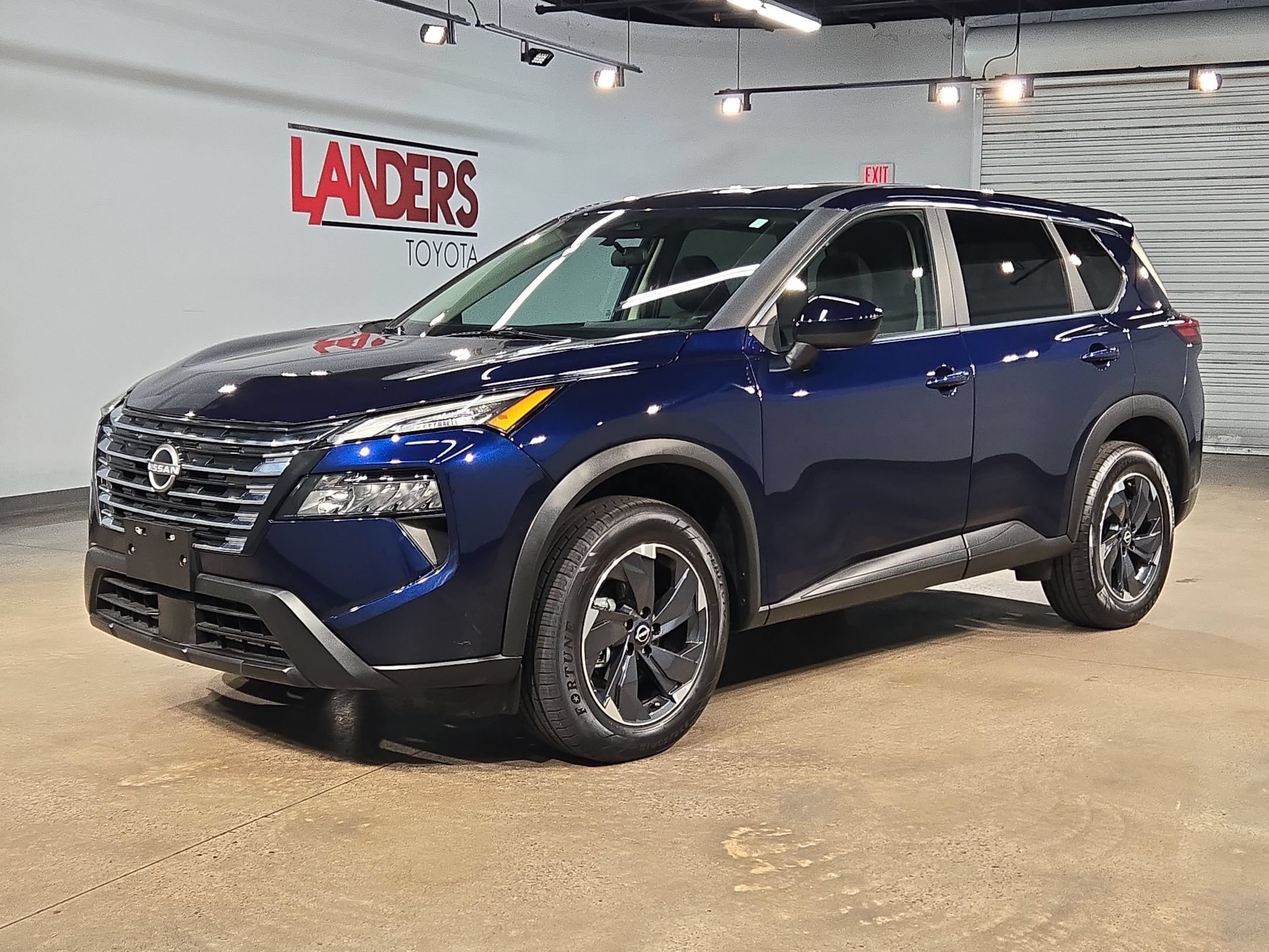 Used 2025 Nissan Rogue SV AWD/4WD image 3