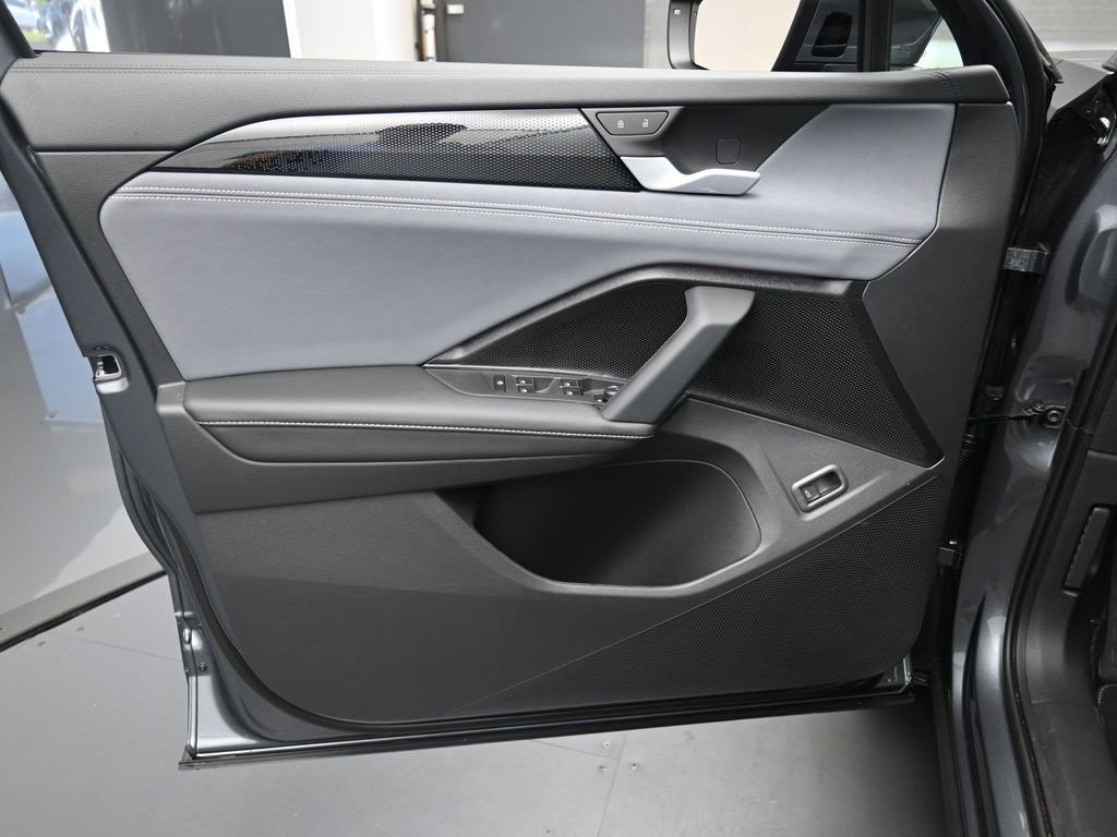 New 2025 Volkswagen Tiguan SE image 21