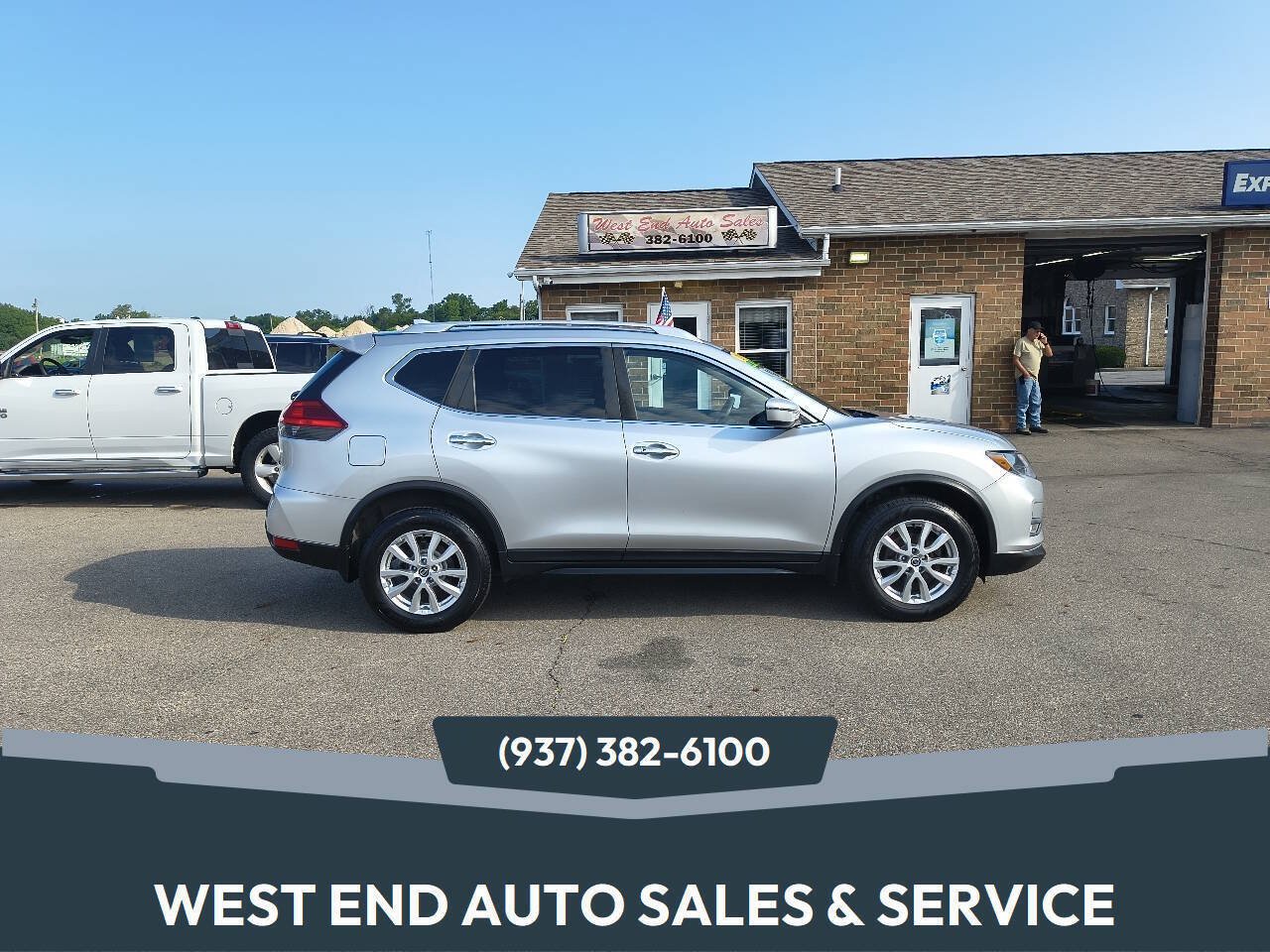 Used 2017 Nissan Rogue SV AWD/4WD image 1