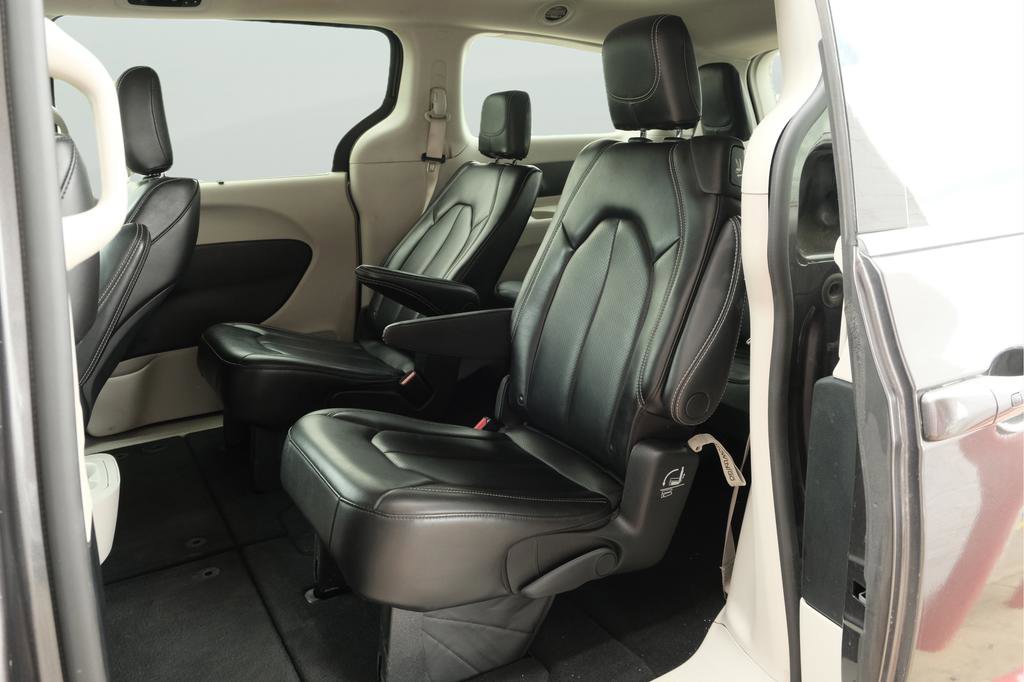 Used 2023 Chrysler Pacifica Touring-L FWD image 31