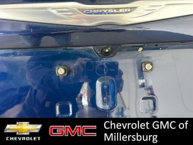 Used 2017 Chrysler Pacifica Touring-L image 7