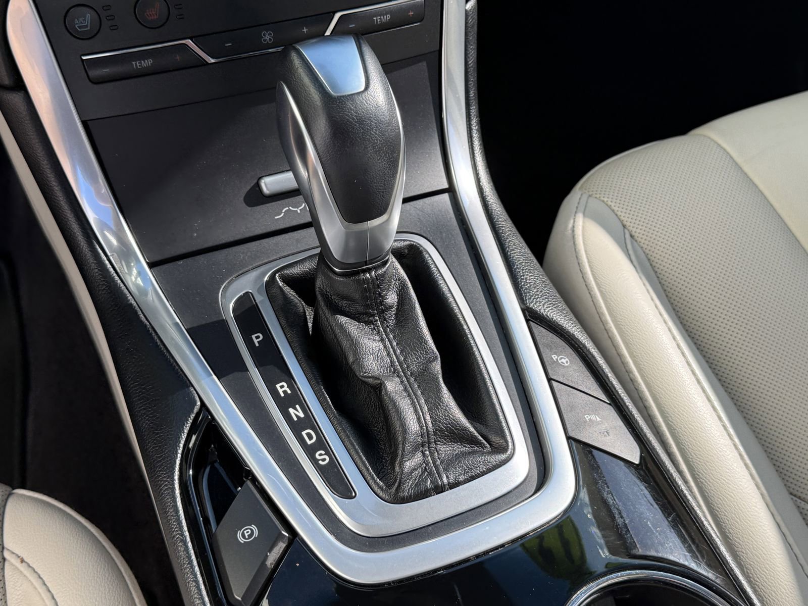 Used 2017 Ford Edge Titanium w/ Equipment Group 302A image 25