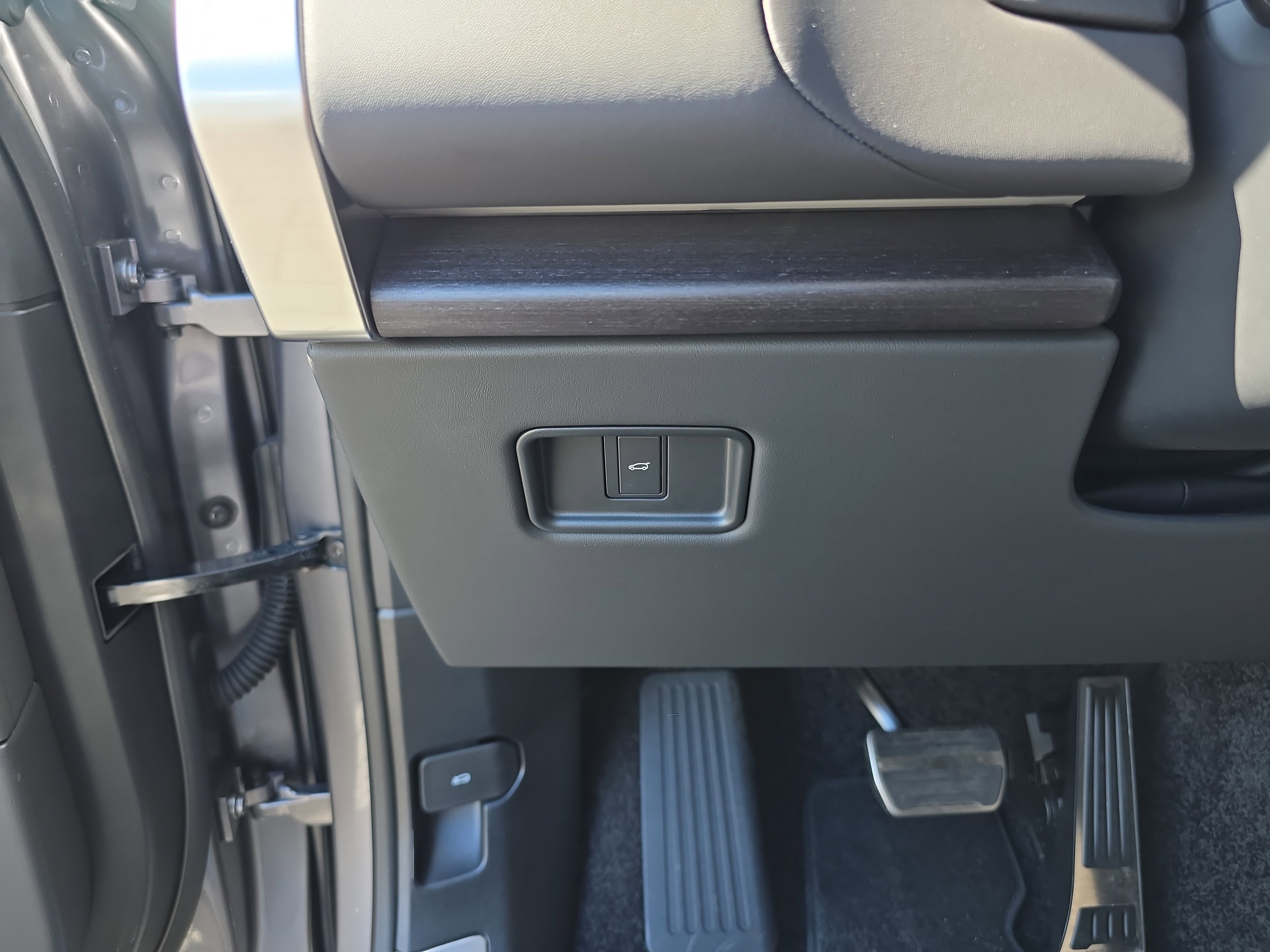 Certified 2026 Land Rover Range Rover SE AWD/4WD image 32