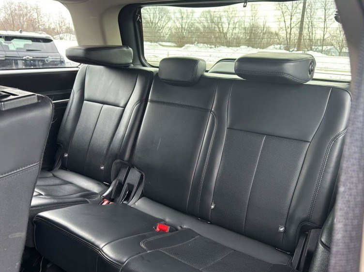 Used 2024 Ford Expedition XLT image 2