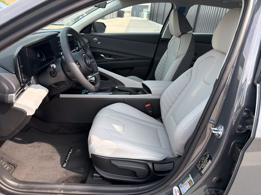 New 2026 Hyundai Elantra SEL Sport FWD image 15
