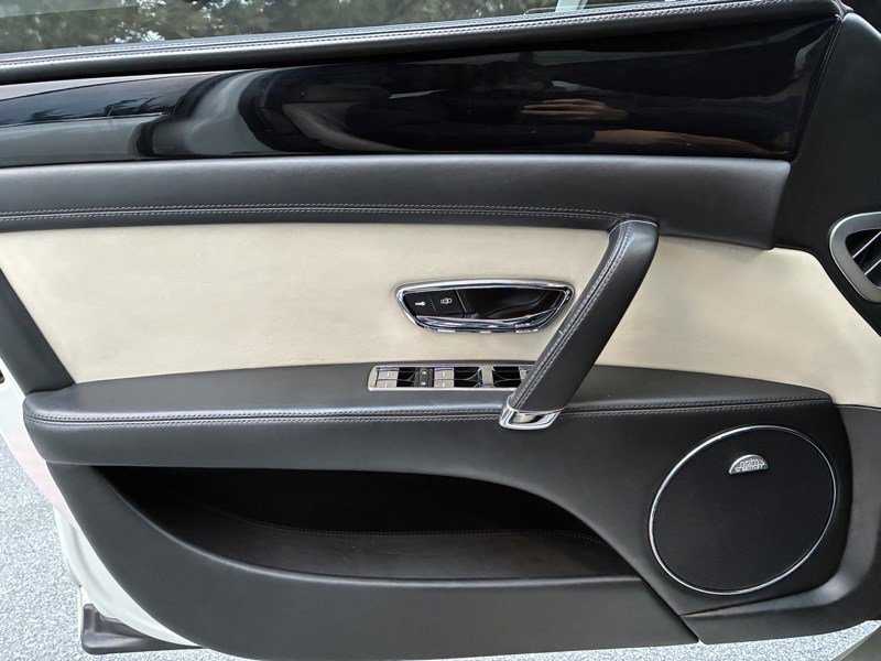 Used 2015 Bentley Flying Spur V8 image 30