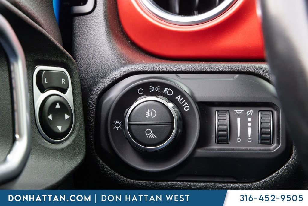 Used 2021 Jeep Gladiator Rubicon AWD/4WD image 11