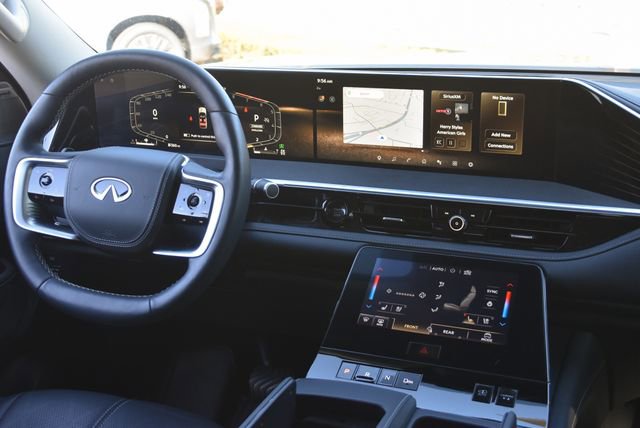 Used 2025 INFINITI QX80 Sensory AWD/4WD image 2