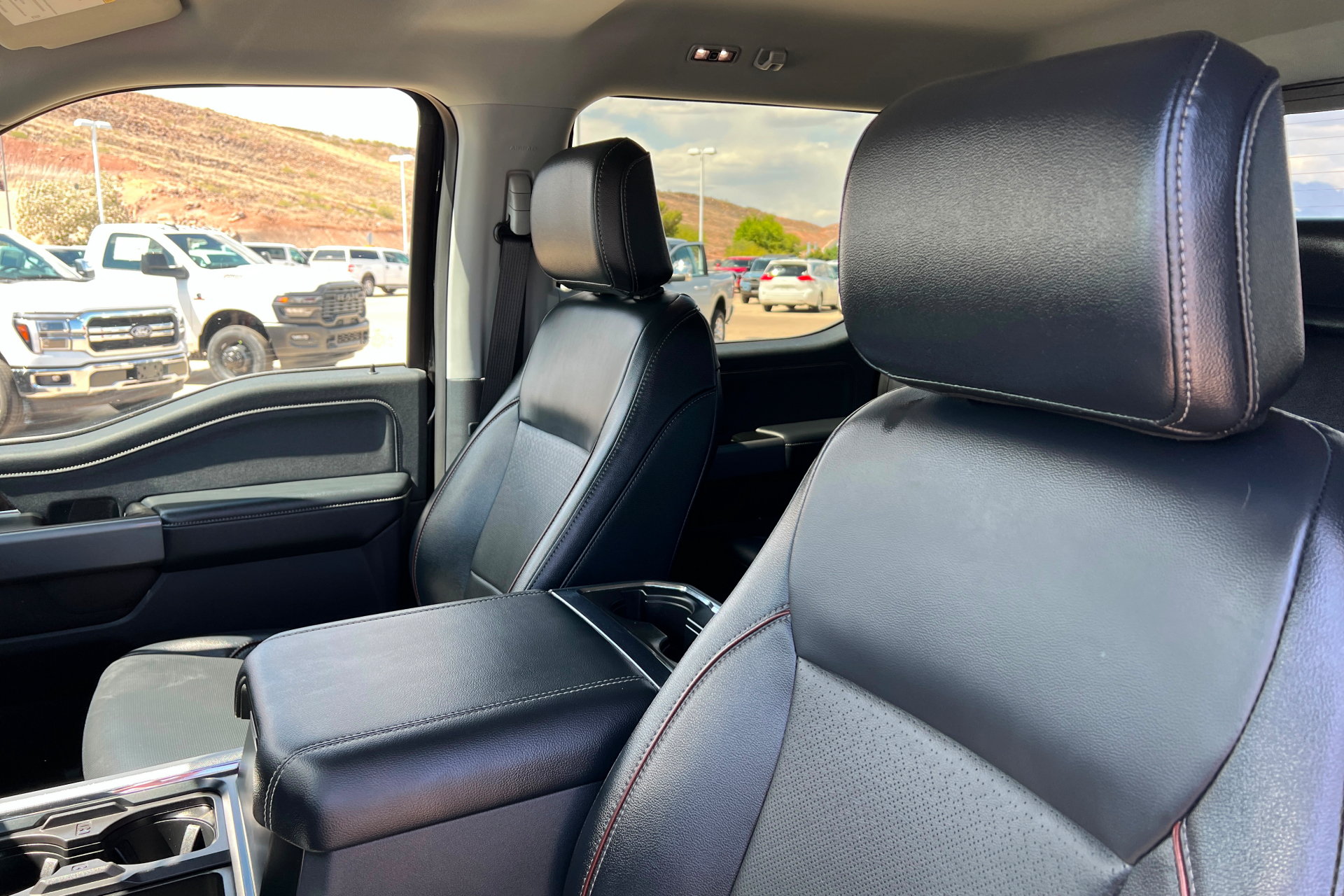 Used 2024 Ford F350 Lariat w/ Black Appearance Package AWD/4WD image 17