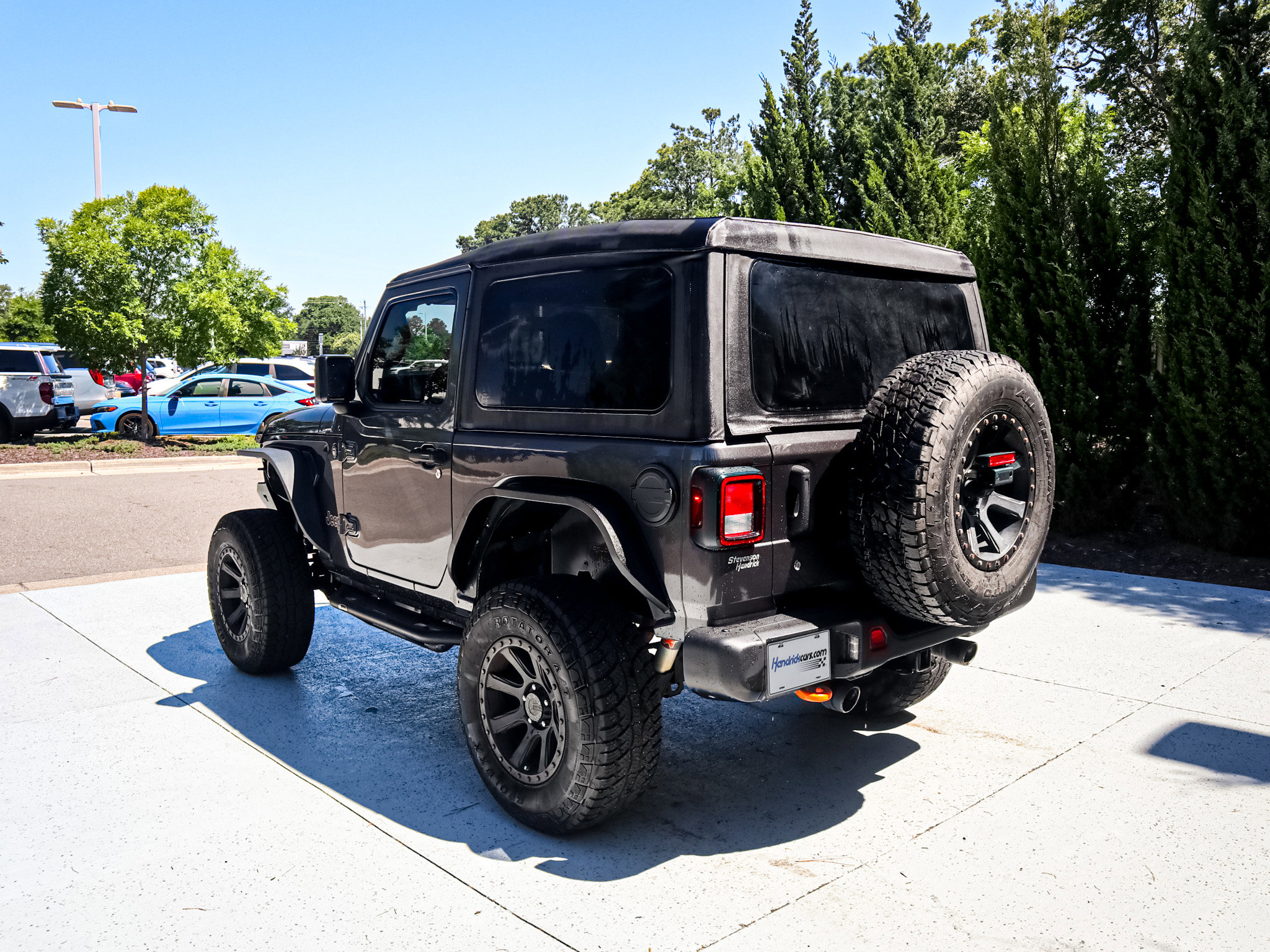Used 2018 Jeep Wrangler Sport AWD/4WD image 9