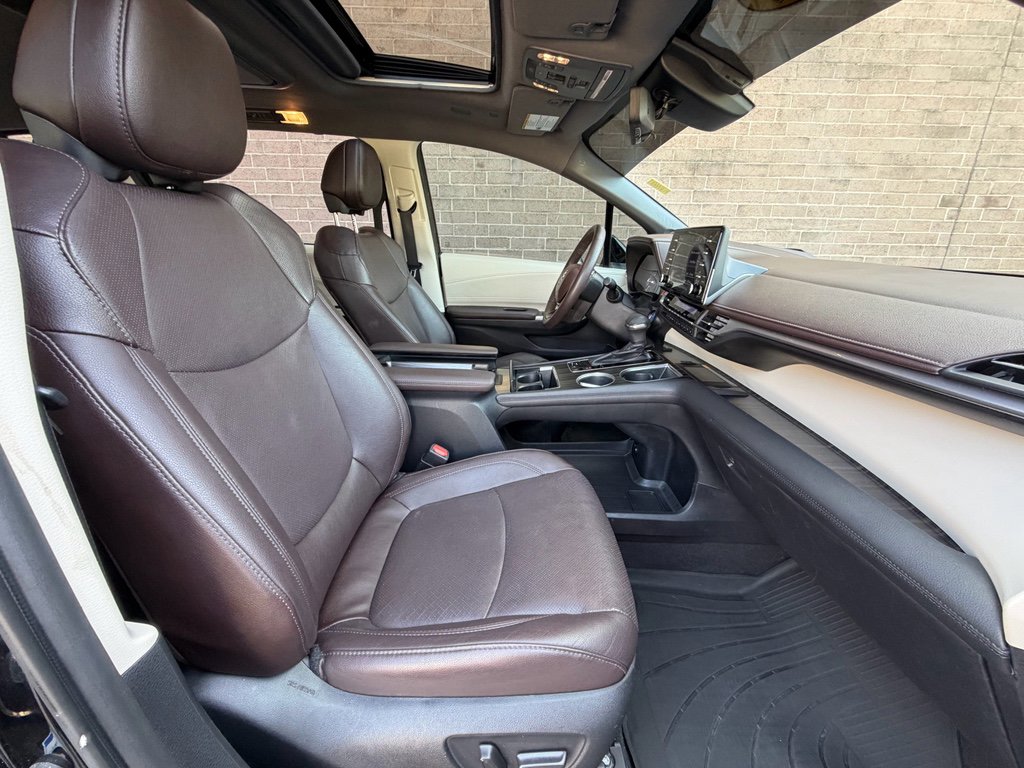 Used 2022 Toyota Sienna Platinum w/ Protection Package (TMS) image 25