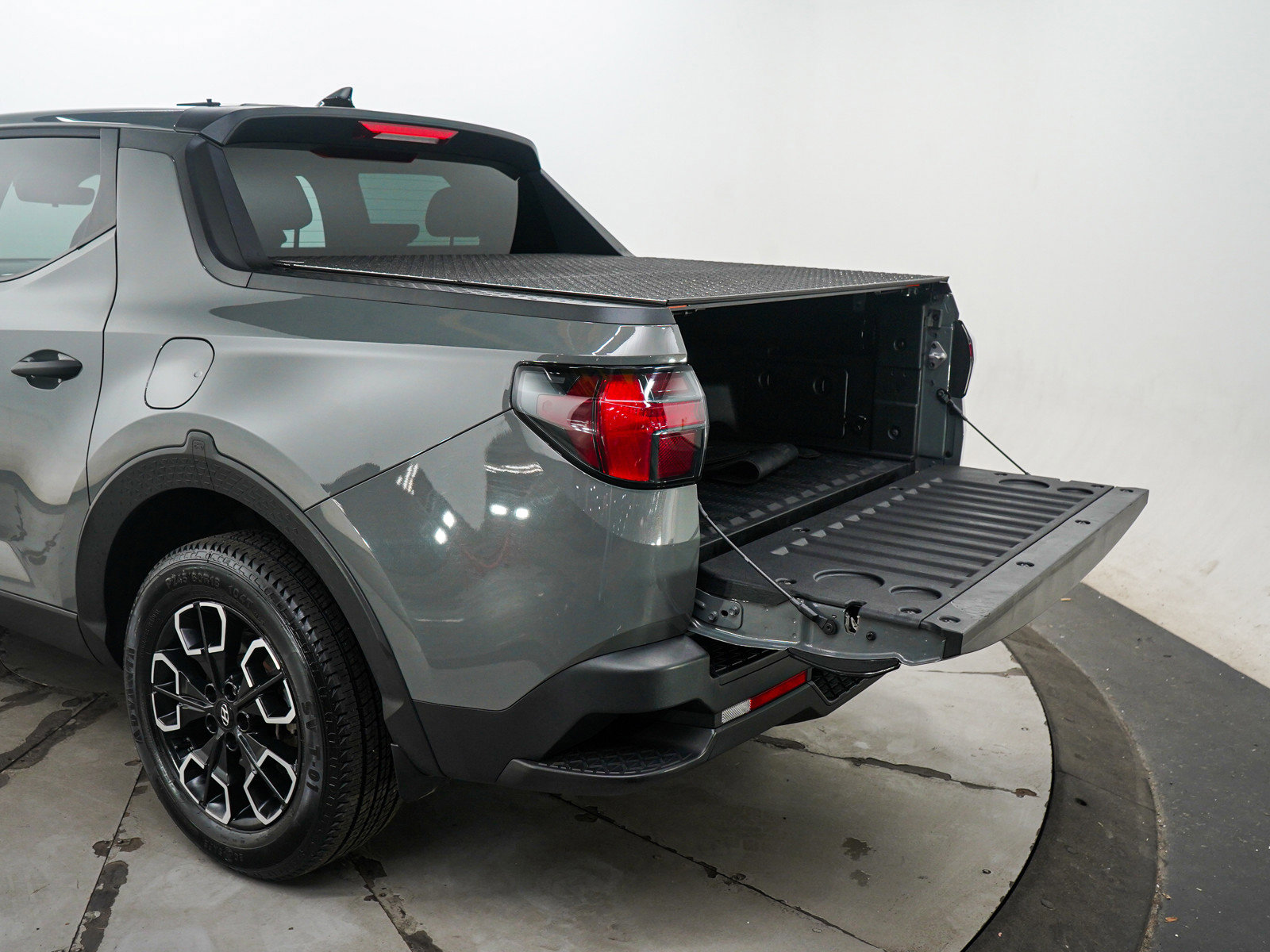 Used 2023 Hyundai Santa Cruz SEL image 9