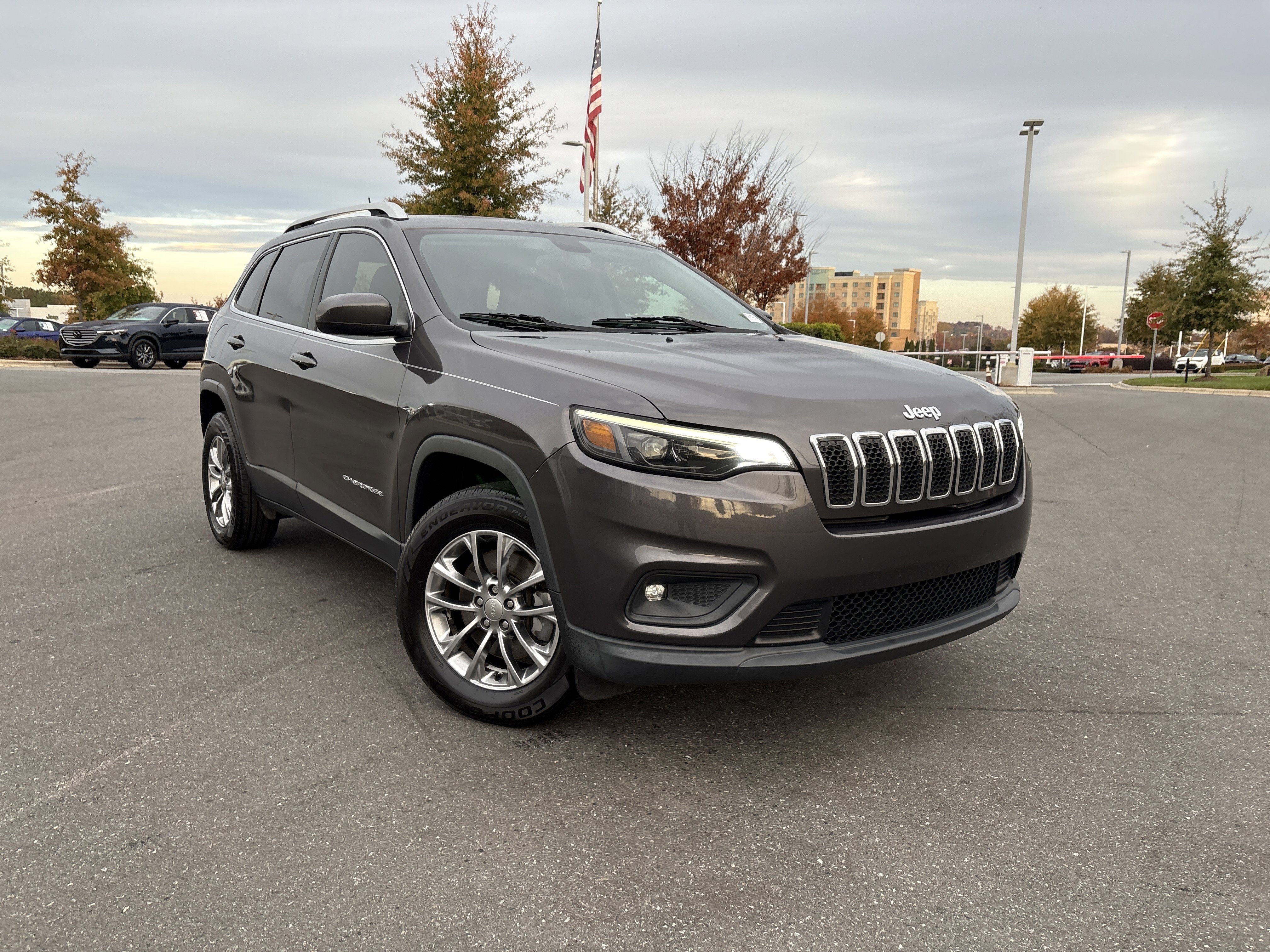 Used 2019 Jeep Cherokee Latitude Plus image 2