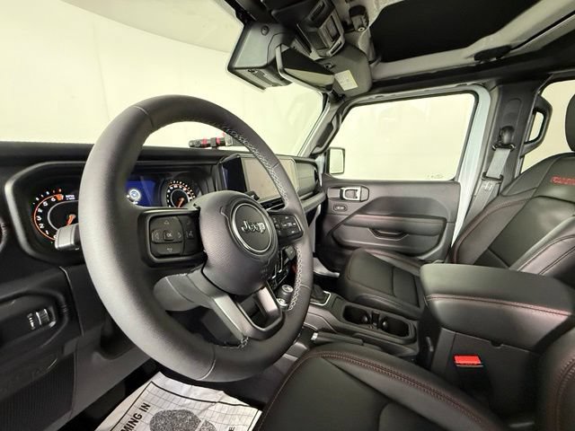 Used 2025 Jeep Gladiator Rubicon AWD/4WD image 6