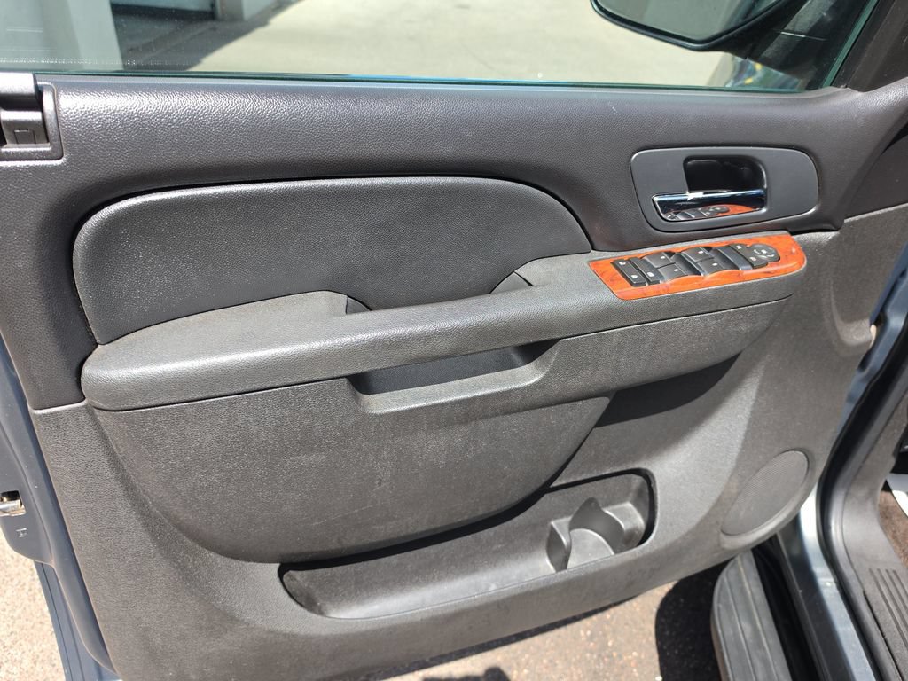 Used 2011 Chevrolet Avalanche LT AWD/4WD image 10
