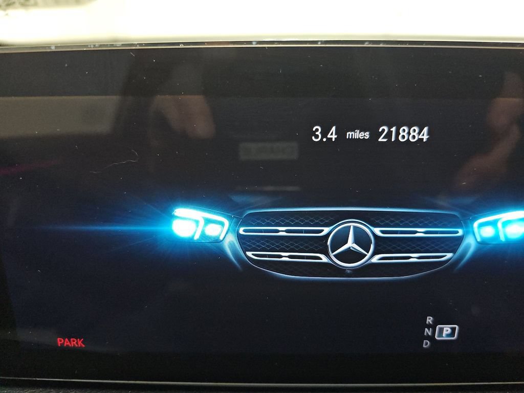 Used 2023 Mercedes-Benz GLB 250 4MATIC w/ Premium Package image 12