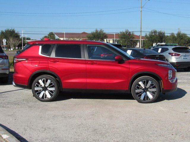 New 2025 Mitsubishi Outlander SE image 2