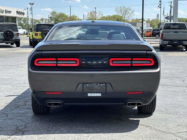 Used 2019 Dodge Challenger SXT RWD image 28