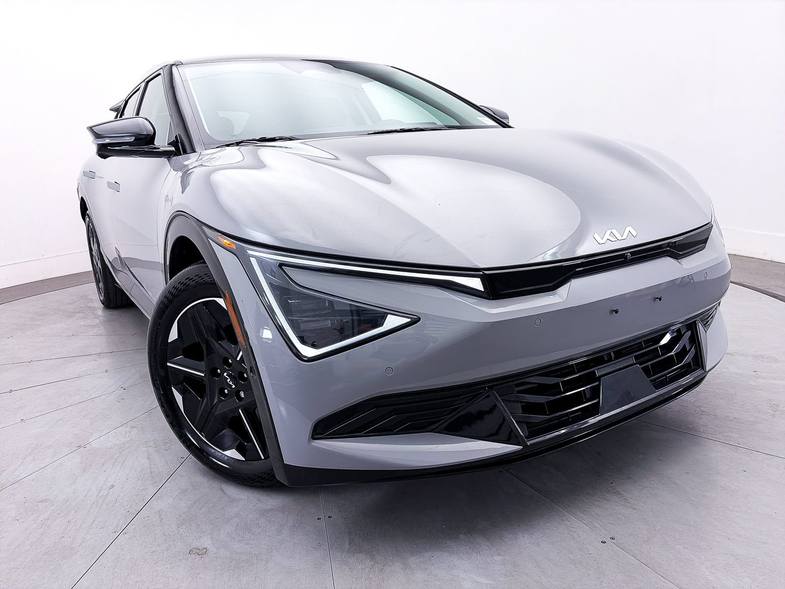Used 2025 Kia EV6 Wind RWD image 8