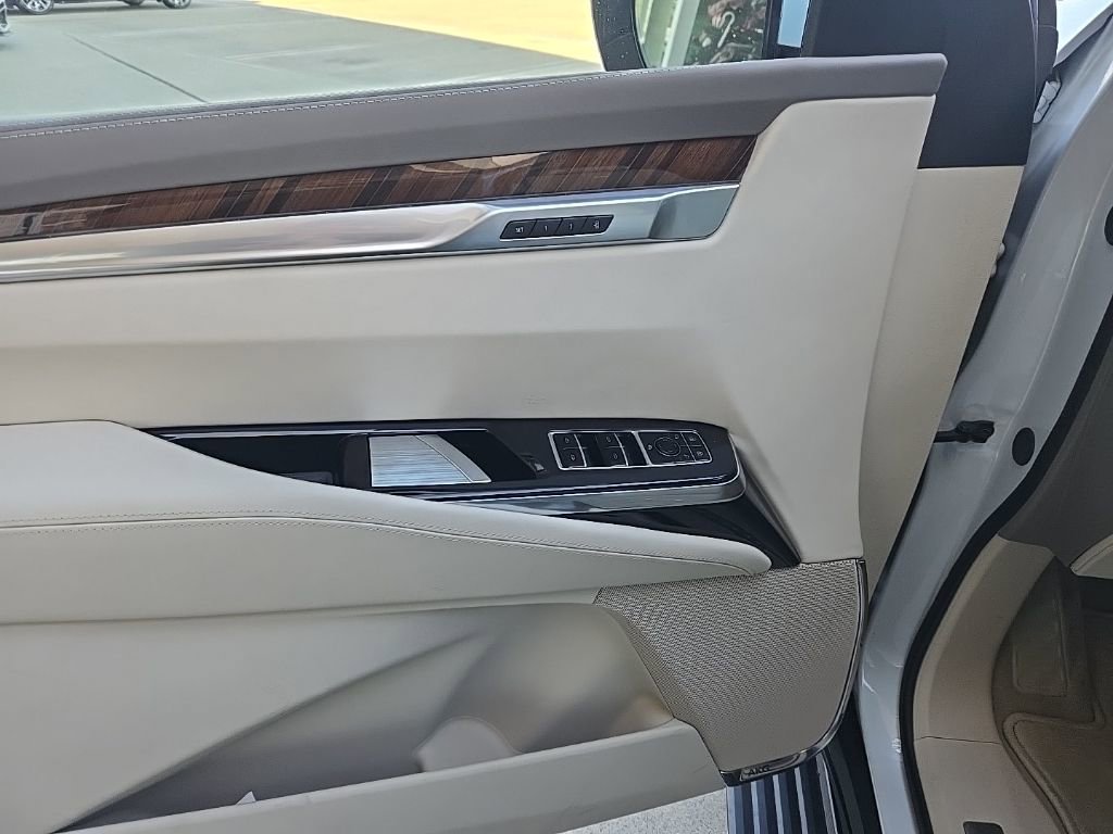 Used 2026 Cadillac Escalade Platinum Sport w/ LPO, ONYX Package image 9