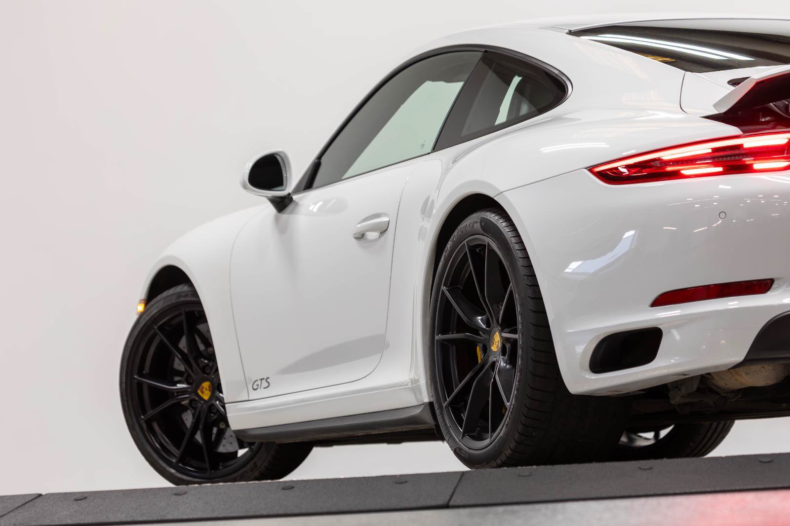 Used 2019 Porsche 911 Carrera GTS RWD image 32