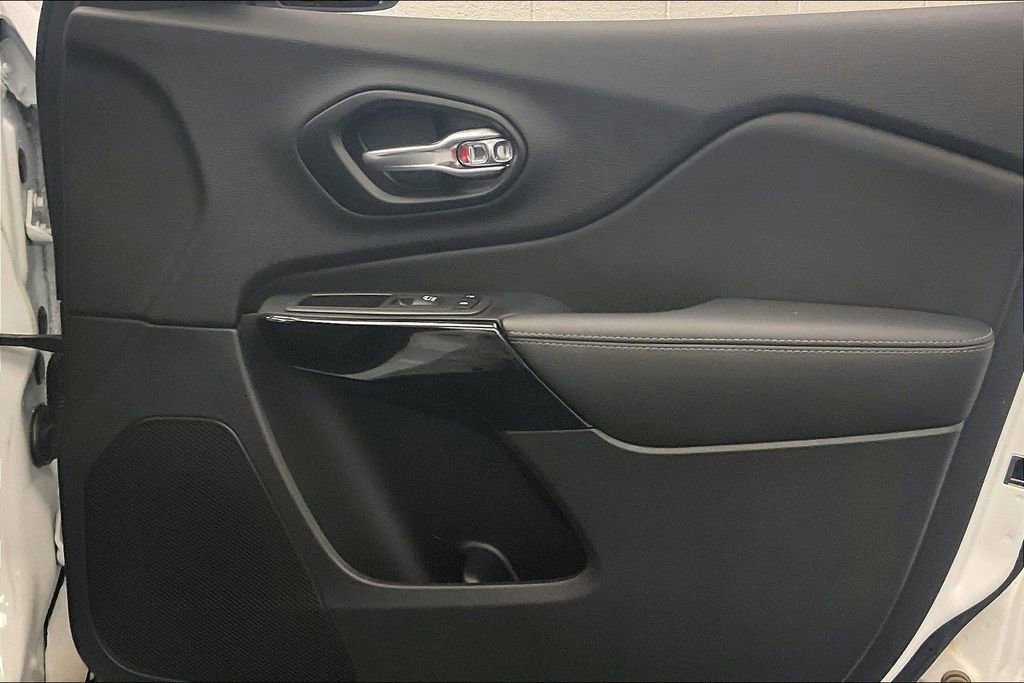 Used 2023 Jeep Cherokee Altitude Lux image 23