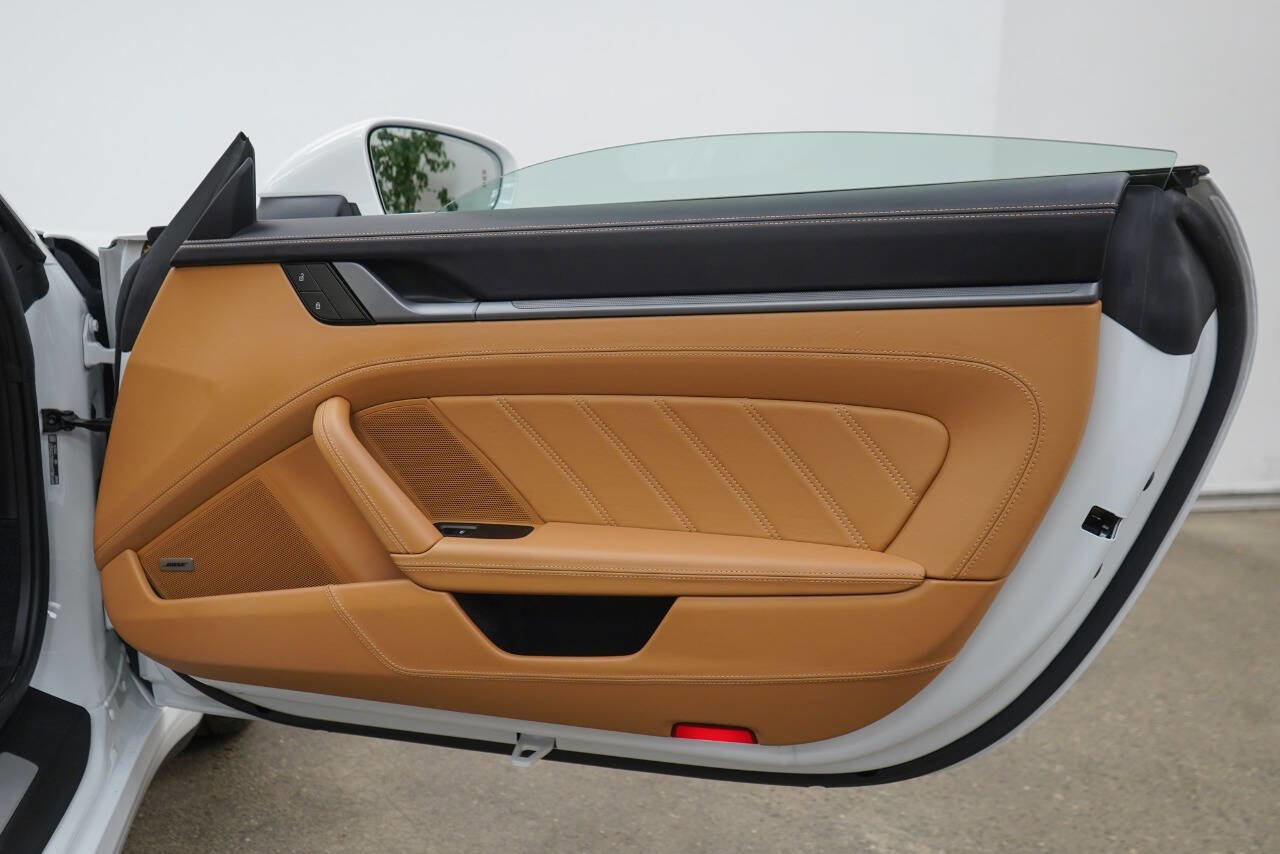 Used 2024 Porsche 911 Targa 4S w/ Premium Package image 82