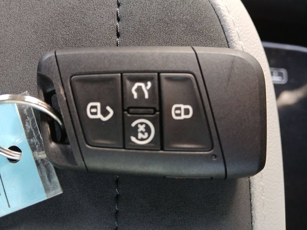 New 2026 Volkswagen Taos SE FWD image 28