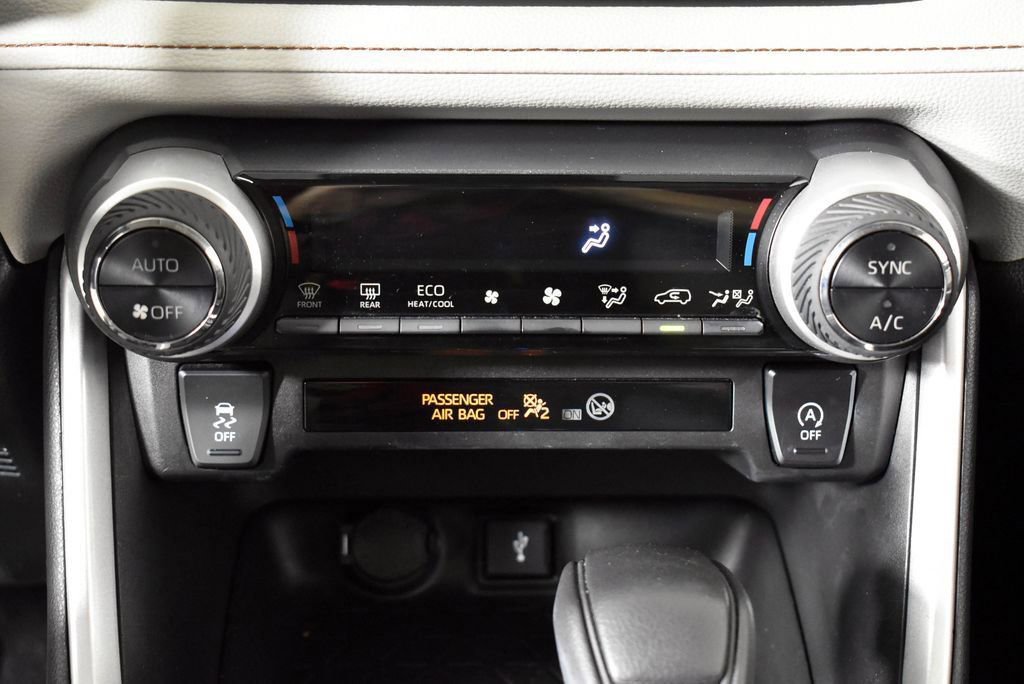 Used 2021 Toyota RAV4 XLE image 39